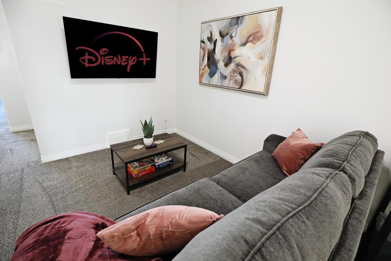 エドモントン Three King Beds,Central A/C,Fireplace,Park,Disney+ヴィラ エクステリア 写真